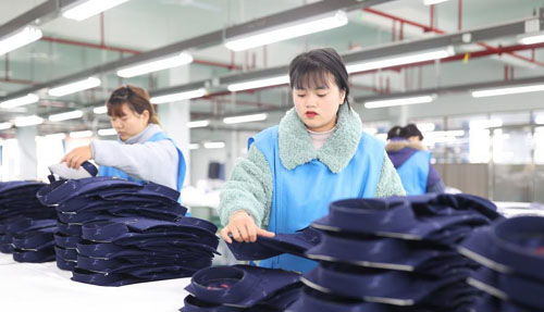 贵州玉屏 服饰加工织就就业增收新篇章
